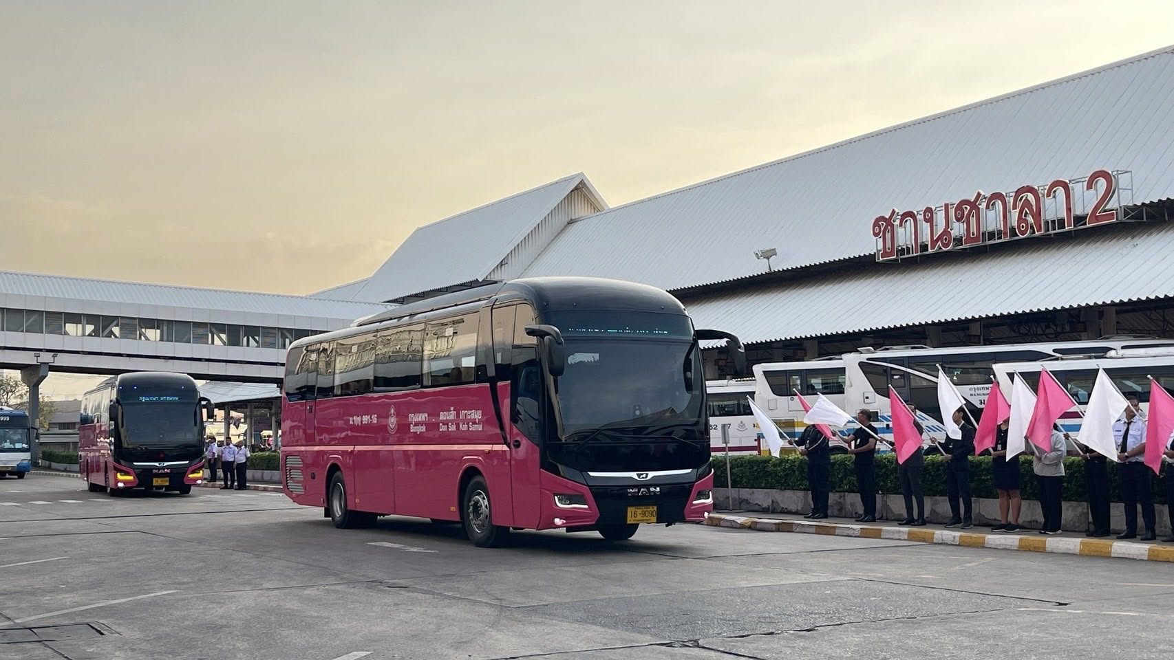 “CEO บขส.” ปล่อยรถโดยสารใหม่ เที่ยวปฐมฤกษ์ กรุงเทพฯ (หมอชิต 2) – เกาะสมุย และกรุงเทพฯ – นครพนม เน้นย้ำ!! บริการด้วยใจ เดินทาง สะดวก สบาย ถึงจุดหมายปลอดภัย