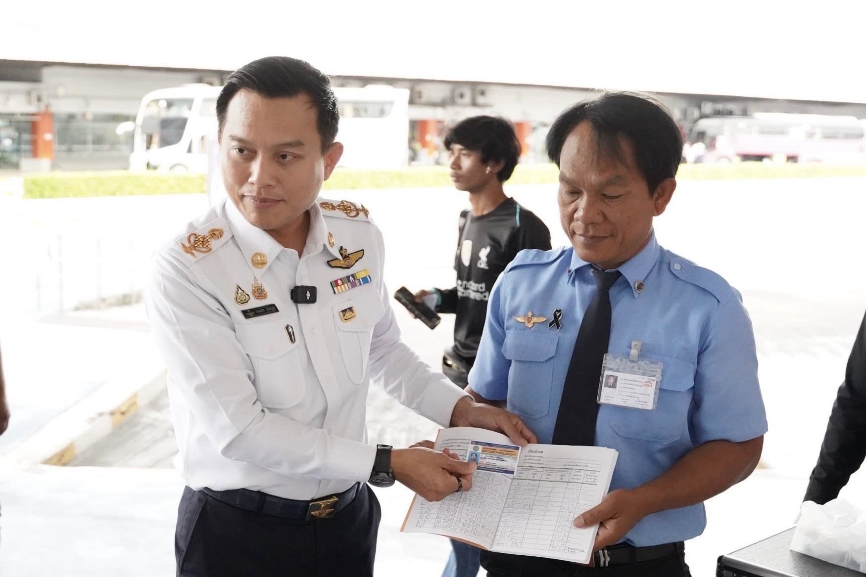 “BKS” รับนโยบาย “สิริพงศ์” ตรวจเข้มสารเสพติดพนักงานขับรถโดยสารบริษัท และรถร่วมฯ ณ หมอชิต 2 สร้างความเชื่อมั่นให้ประชาชน ยกระดับความปลอดภัยขนส่งสาธารณะ