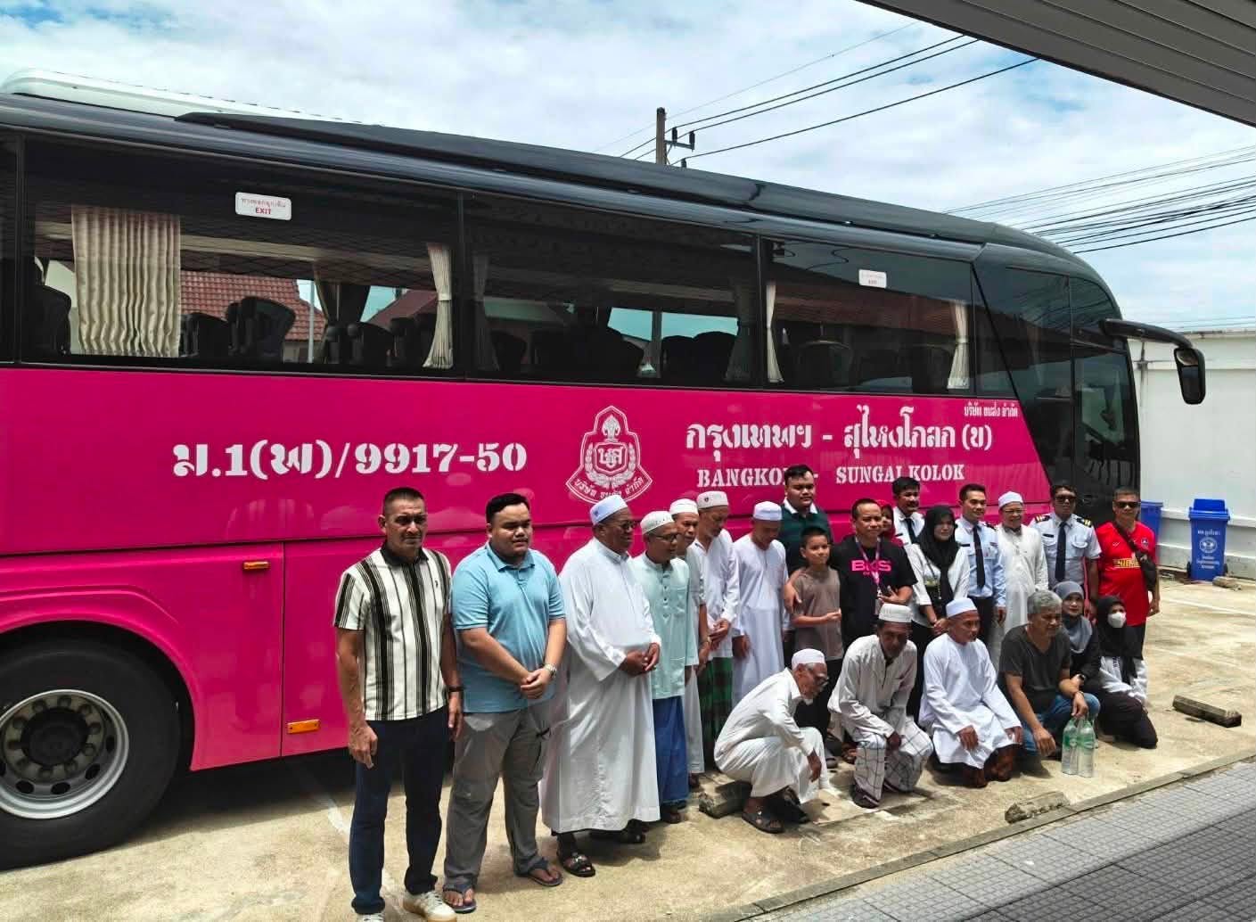 “BKS” เสริมสิริมงคลรถโดยสาร ทำพิธีละหมาดอายัด เตรียมพร้อมเปิดเส้นทางกรุงเทพฯ – สุไหงโกลก – แว้ง – บูเก๊ะตา ในเร็วๆ นี้ เชื่อมการเดินทางชายแดนไทย – มาเลเซีย