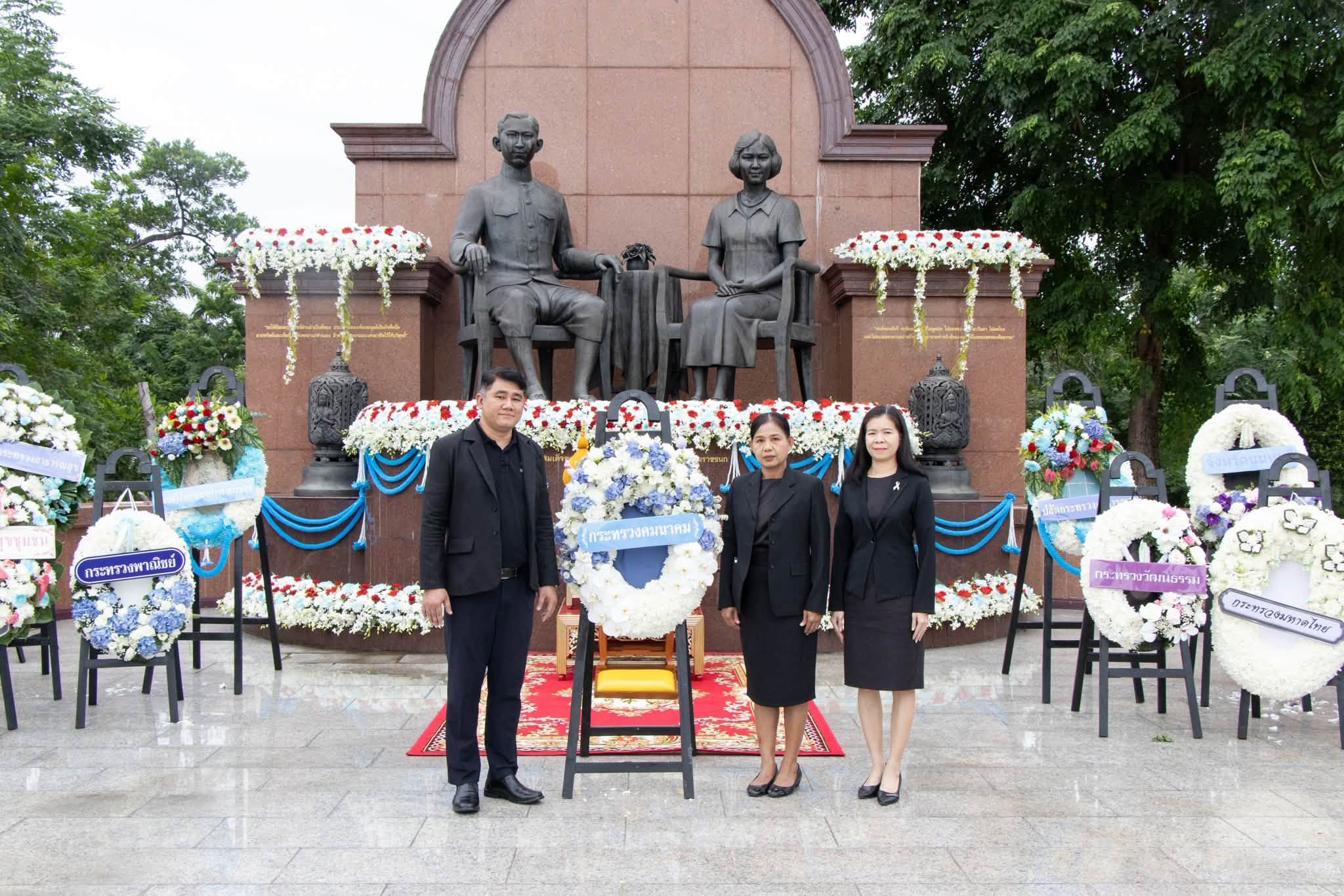 “BKS” ร่วมวางพวงมาลาถวายราชสักการะพระราชานุสาวรีย์ สมเด็จพระมหิตลาธิเบศร อดุลยเดชวิกรม พระบรมราชชนก เนื่องใน “วันมหิดล” ปี 2569